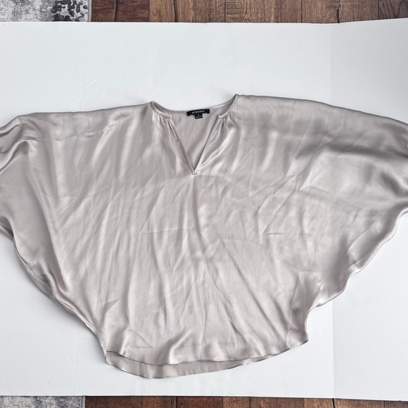 Acrobat Tops - Acrobat Women's Silver 100% silk Blouse sz S